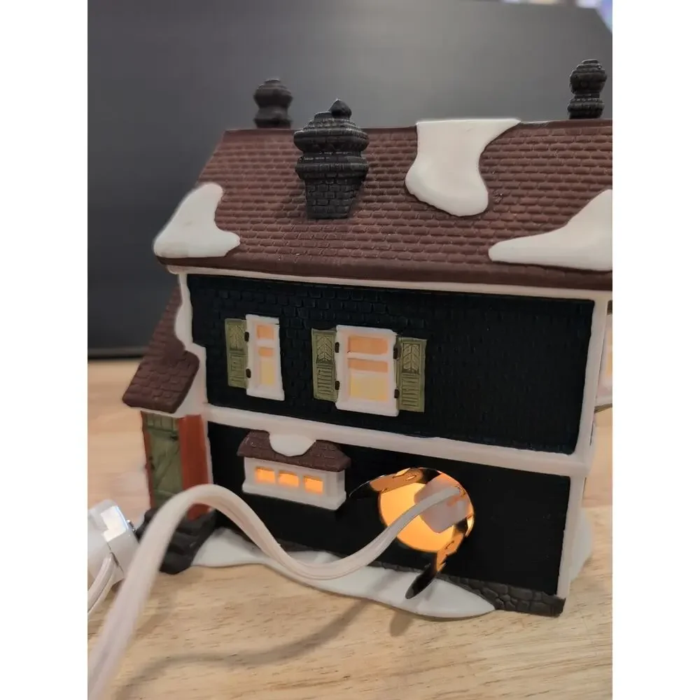 Dept 56‎ New England Village Series CAPTAIN'S COTTAGE 5947-1 Retired EUC W/box